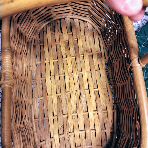 Vintage Bamboo or Reed Carrying Basket - Picture 4 of 4